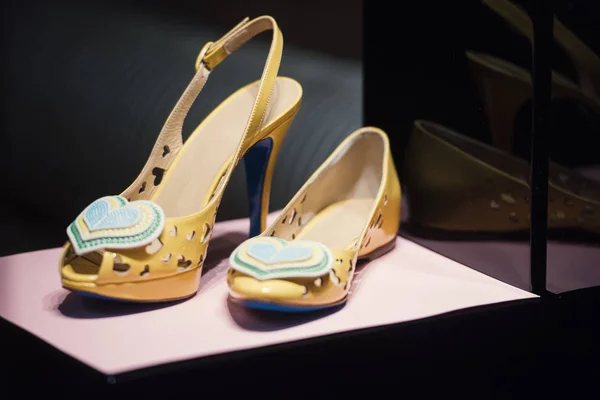 Zapatos Mujer Lujo Una Tienda Lujo París — Foto de Stock