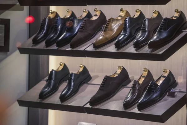 Zapatos Lujo Para Hombre Una Tienda París —  Fotos de Stock