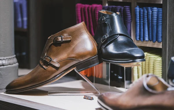 Мужская Обувь Парижском Магазине — стоковое фото