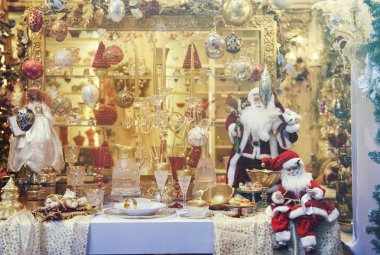 Sıcak renkler Noel süslemeleri