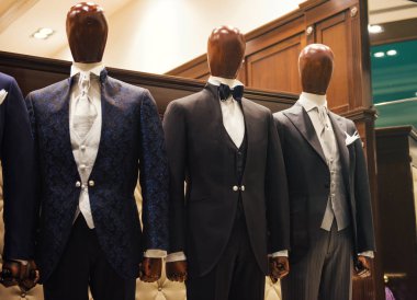 Erkek giyim ile zarif mağaza