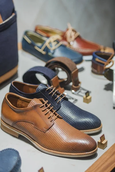 Erkek Ayakkabıları Bir Mağaza Paris — Stok fotoğraf