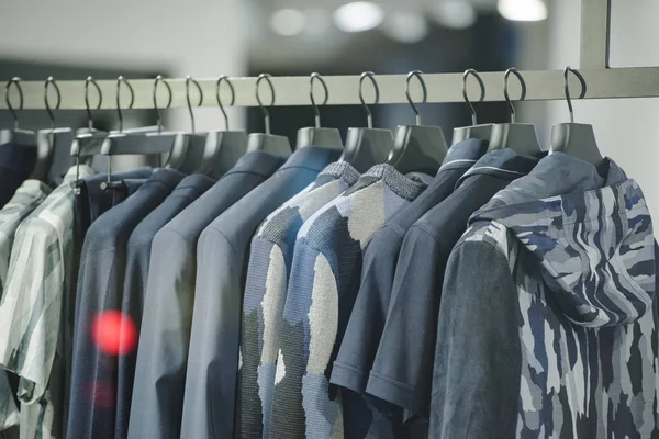 Bir mağaza Paris'te erkek Kentsel Giyim