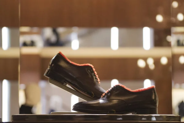 Мужская Обувь Роскошном Магазине Милане — стоковое фото