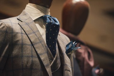 Şık erkek bir lüks dükkan giyim