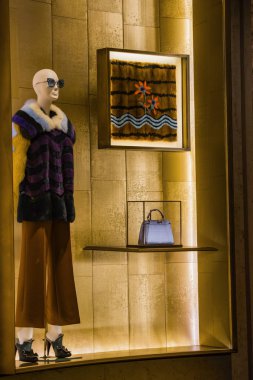 manken bir lüks mağaza