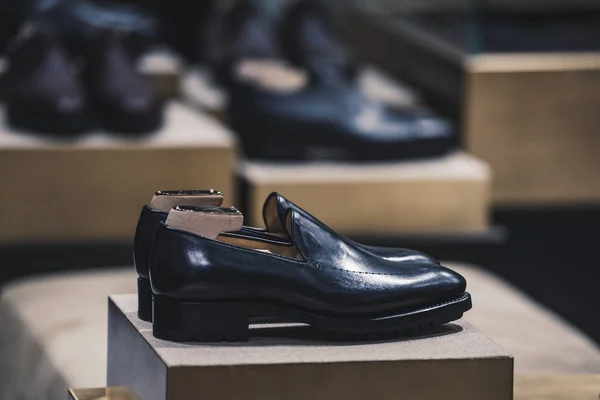 Мужская Обувь Магазине — стоковое фото