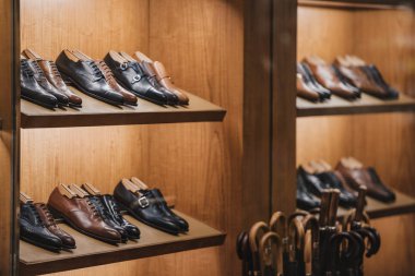 Adam ayakkabı bir mağaza