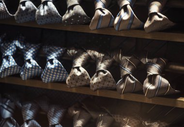 Erkekler kravat bir mağaza