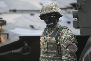 Bükreş, Romanya - 01 Aralık 2019: Romanya 'nın Bükreş kentinde düzenlenen 1 Aralık 2019 Ulusal Günü kutlamaları sırasında askeri geçit töreni.