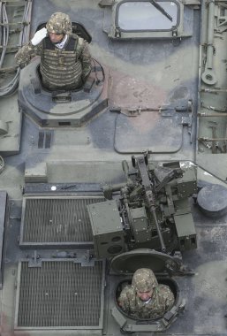 Bükreş, Romanya - 01 Aralık 2019: Romanya 'nın Bükreş kentinde düzenlenen 1 Aralık 2019 Ulusal Günü kutlamaları sırasında askeri geçit töreni.