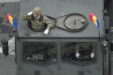 Bükreş, Romanya - 01 Aralık 2019: Romanya 'nın Bükreş kentinde düzenlenen 1 Aralık 2019 Ulusal Günü kutlamaları sırasında askeri geçit töreni.