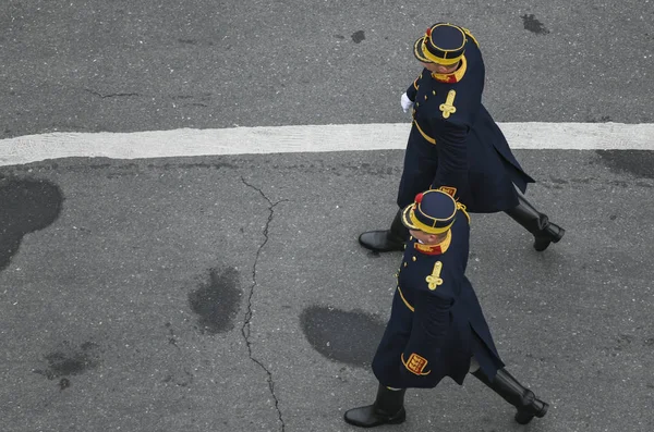 Bucarest Rumania Diciembre 2019 Bomberos Militares Rumanos Marchan Frente Arco —  Fotos de Stock