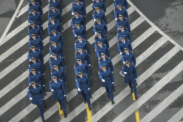 Bukareszt Rumunia Grudnia 2019 Rumuńscy Strażacy Maszerują Przed Łukiem Triumfalnym — Zdjęcie stockowe