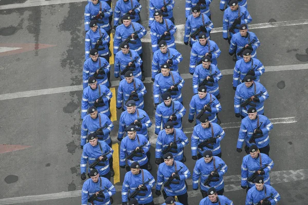 Bucarest Rumania Diciembre 2019 Bomberos Militares Rumanos Marchan Frente Arco —  Fotos de Stock