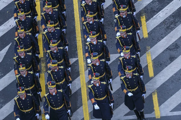 Bucarest Rumania Diciembre 2019 Bomberos Militares Rumanos Marchan Frente Arco — Foto de Stock