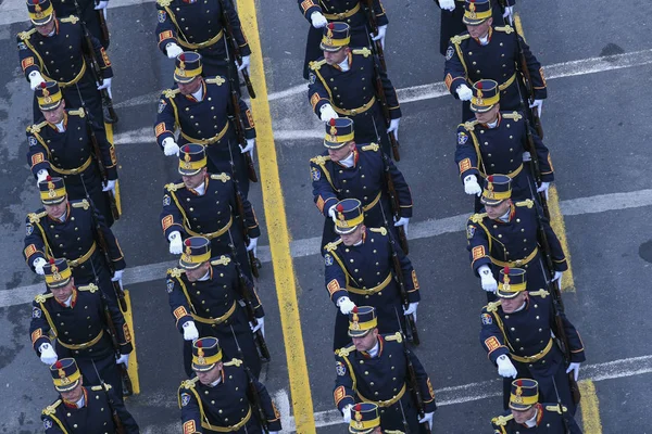 Bucarest Rumania Diciembre 2019 Bomberos Militares Rumanos Marchan Frente Arco — Foto de Stock