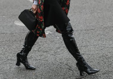 Paris, Fransa - 01 Mart 2019: Moda Haftası 'nda sokak tarzı görünümü - Pfwffw20.