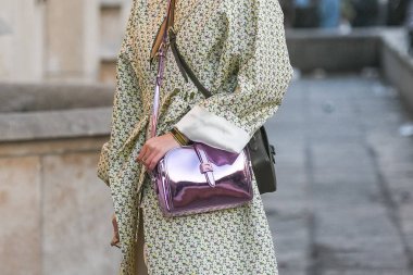 Paris, Fransa - 27 Şubat 2019: Moda Haftası 'nda sokak tarzı görünümü - Pfwffw20.