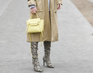 Paris, Fransa - 03 Mart 2019: Moda Haftası 'nda sokak stili görünümü - Pfwffw20.