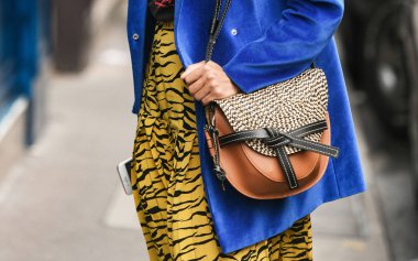 Paris, Fransa - 03 Mart 2019: Moda Haftası 'nda sokak stili görünümü - Pfwffw20.