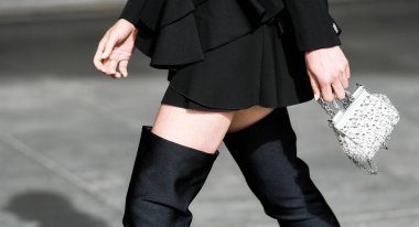 Paris, Fransa - 04 Mart 2019: Moda Haftası 'nda sokak tarzı görünümü - Pfwffw20.