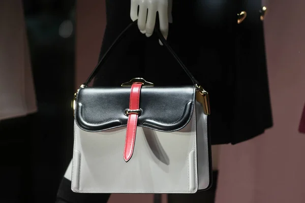 Milan Italie Février 2019 Sac Main Cuir Prada Dans Magasin — Photo