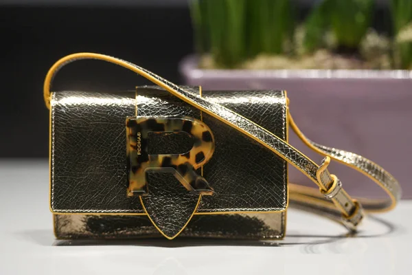 Mailand Italien Februar 2019 Rochas Handtasche Einem Luxusgeschäft Mailand 2019 — Stockfoto