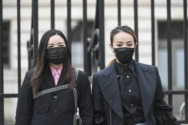 Paris France February 2020 People Wearing Protective Masks Paris Coronavirus — Stockfoto