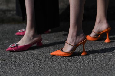 Sokak tarzı kıyafetler ve aksesuar ayrıntıları - Sokak stili sol 2020