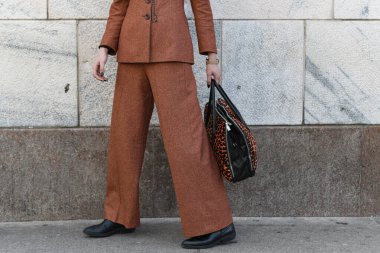 Sokak tarzı kıyafet - giysi ve aksesuarlar