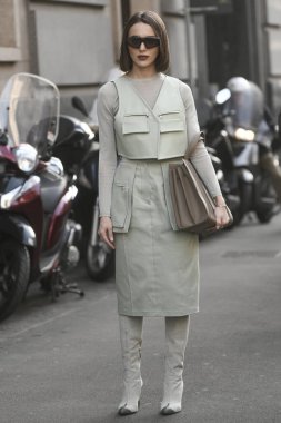 Milan, İtalya - 20 Şubat 2020: Milano Moda Haftası 'ndaki bir defileden önce Mary Leest - Sokak Stili Solu 2