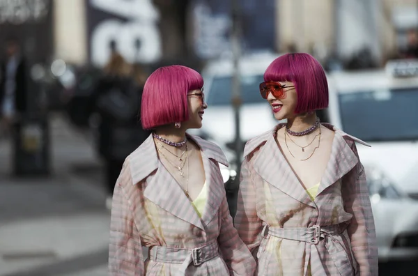 意大利米兰 2020年2月21日 Ami Suzuki和Aya Suzuki在米兰时装周期间的时装秀 街头时尚2 — 图库照片