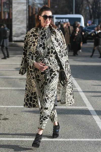Милан Италия Февраля 2020 Года Уличный Стиль Время Недели Моды — стоковое фото