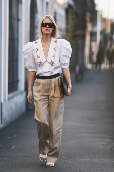 Milán Italia Febrero 2020 Linda Tol Antes Desfile Moda Durante —  Fotos de Stock