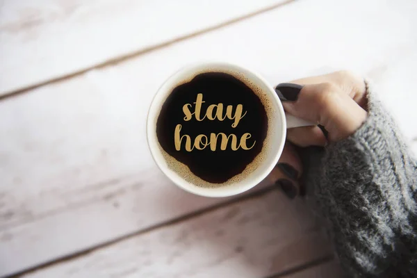 Bleiben Sie Hause Nachricht Einer Kaffeetasse Während Covid Ausbruch — Stockfoto