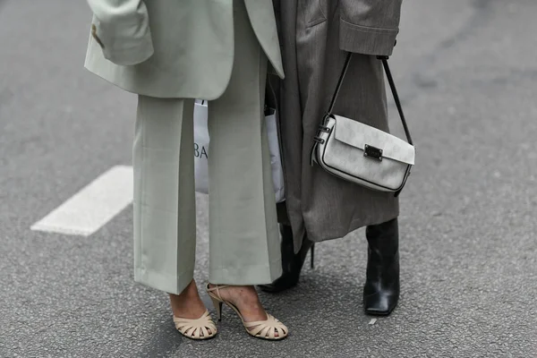 Paris France February 2020 Minimalist Outfits Detail Loewe Handbag Streetstylefw20 — Stock Photo, Image