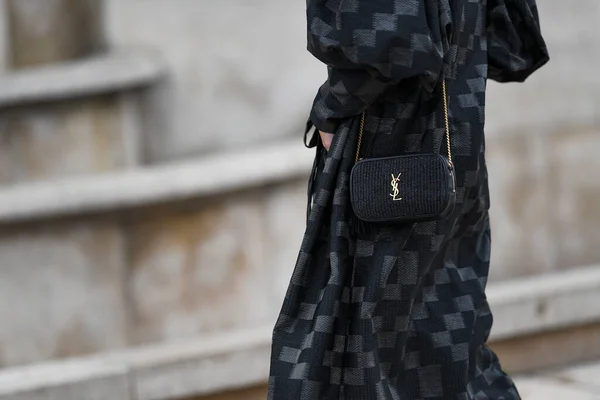 프랑스 2020 Black Yves Saint Laurent Chain Bag Street Stylew20 — 스톡 사진