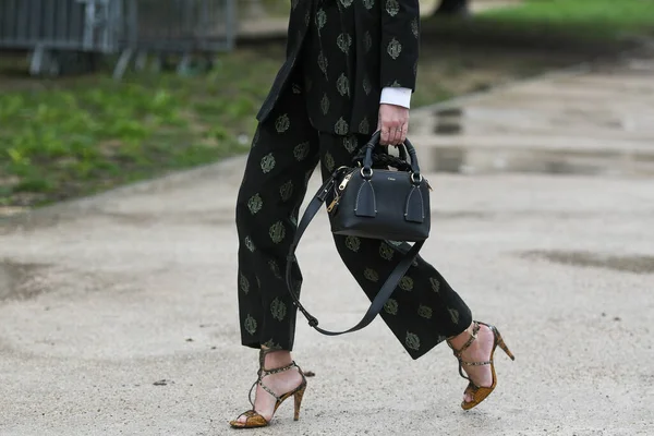 París Francia Febrero 2020 Bolso Mano Chloe Cuero Negro Streetstylefw20 — Foto de Stock