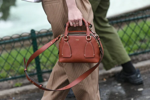 Paris Frankrike Februari 2020 Brunt Läder Chloe Handväska Streetstylefw20 — Stockfoto