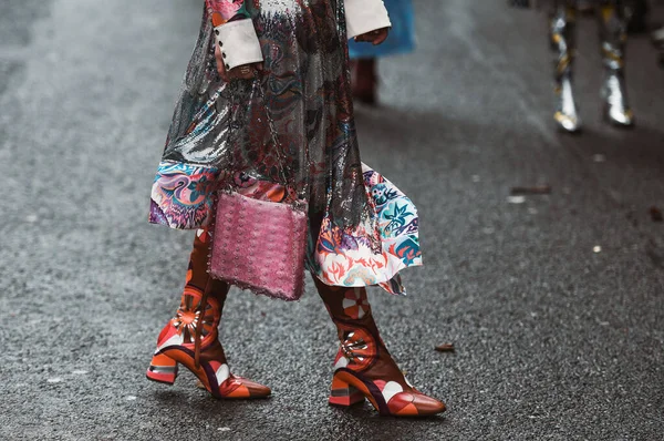 París Francia Febrero 2020 Bolsa Cadena Rosa Lentejuelas Grandes Streetstylefw20 —  Fotos de Stock