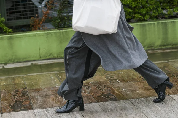 Paris Fransa Mart 2020 Siyah Deri Mini Etek Mavi Chanel — Stok fotoğraf