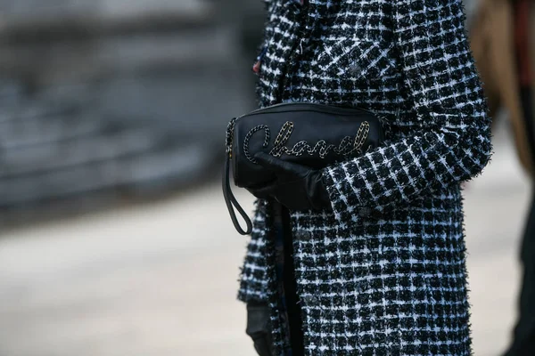 Párizs Franciaország Március 2020 Black Leather Mini Szoknya Kék Chanel — Stock Fotó