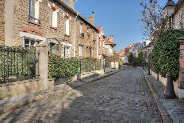 Rua bucólica perto da Porte de Bagnolet — Fotografia de Stock