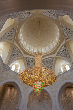 Sheikh Zayed Camii içinde avize