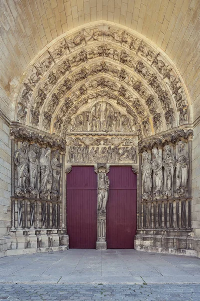 Haupteingang der Kathedrale von Laon — Stockfoto