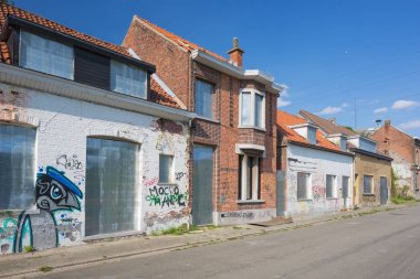 Terk edilmiş evleri ile sokak