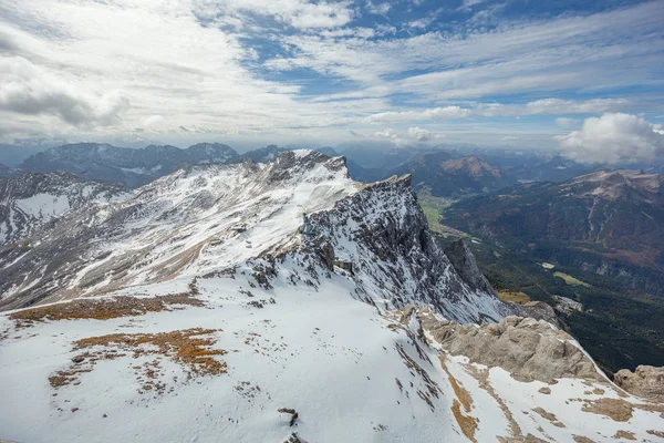 Cresta que marca la frontera germano-austriaca — Foto de Stock