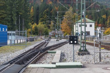 Zugspitze için dişli tren bekliyor