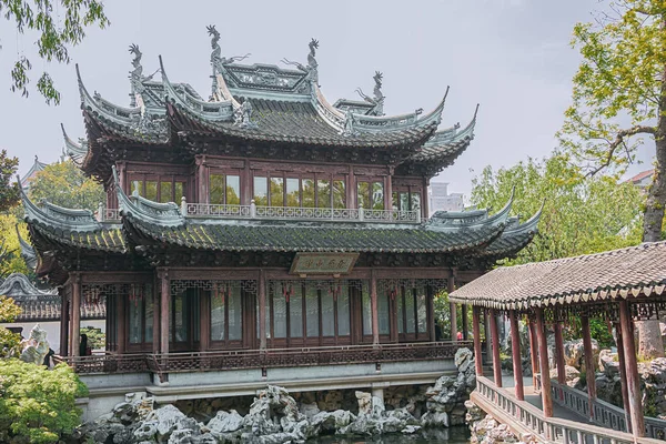 Editorial Shanghai China Abril 2019 Pavilhão Com Uma Ponte Coberta — Fotografia de Stock
